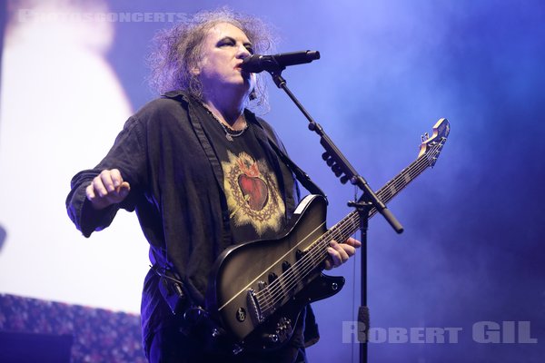 THE CURE - 2022-11-28 - PARIS - Accor Arena - Robert James Smith